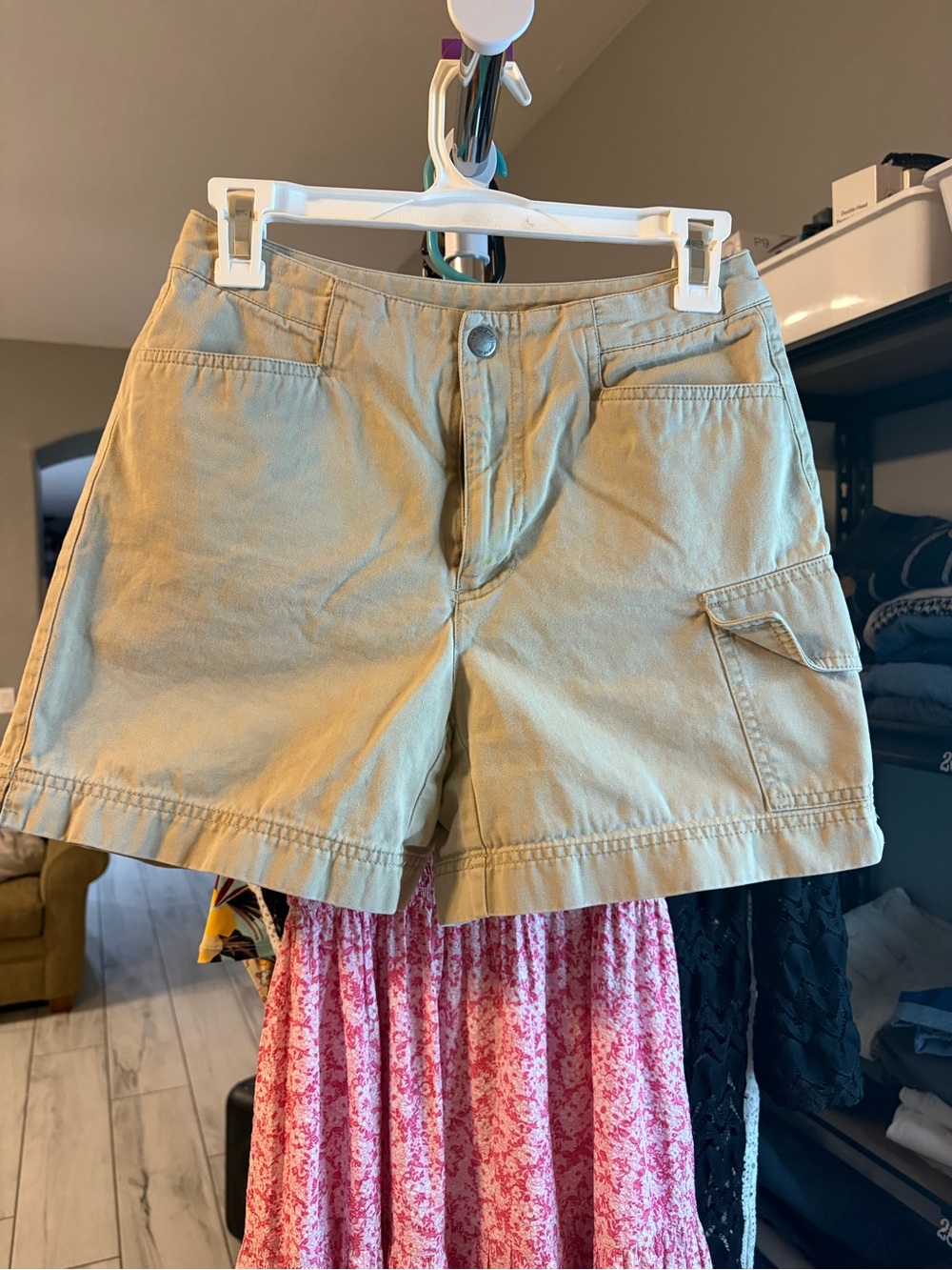 Liz Claiborne Khaki Cargo Shorts with Side Pocket